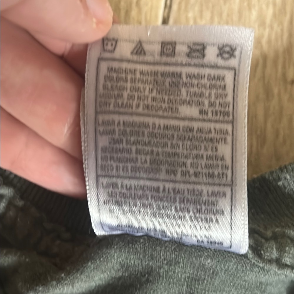 Fruit of the Loom Men’s Green Short Sleeve Tee with Surfboard Beach Design - Picture 7 of 7